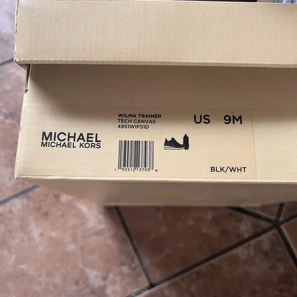 Michael Michael Kors Black/Silver Wilma Logo Trainer NEVER WORN - Picture 3 of 11